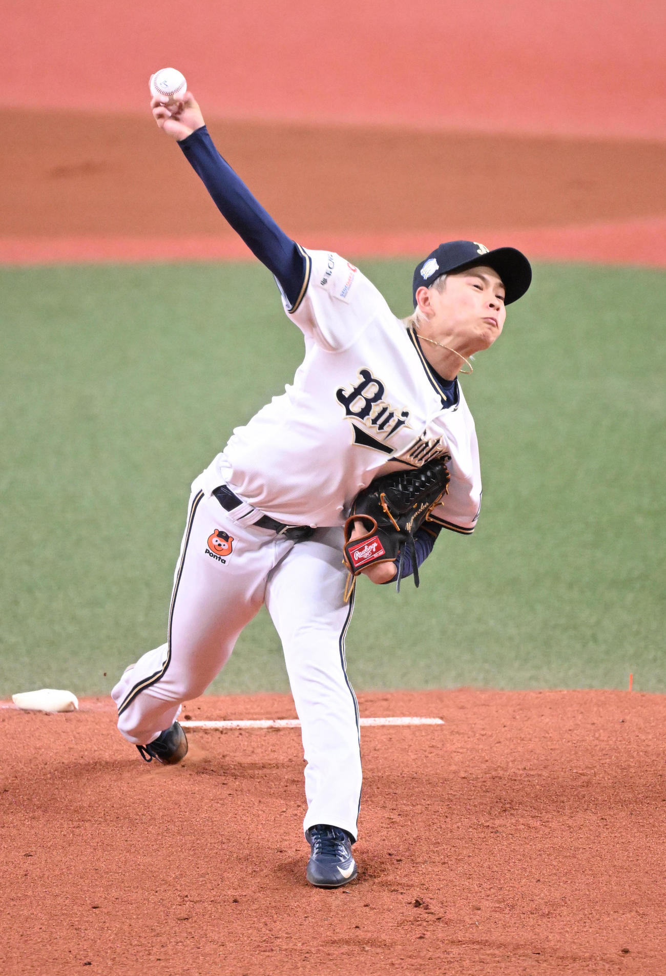 オリックス対巨人　先発するオリックス山岡（撮影・和賀正仁）