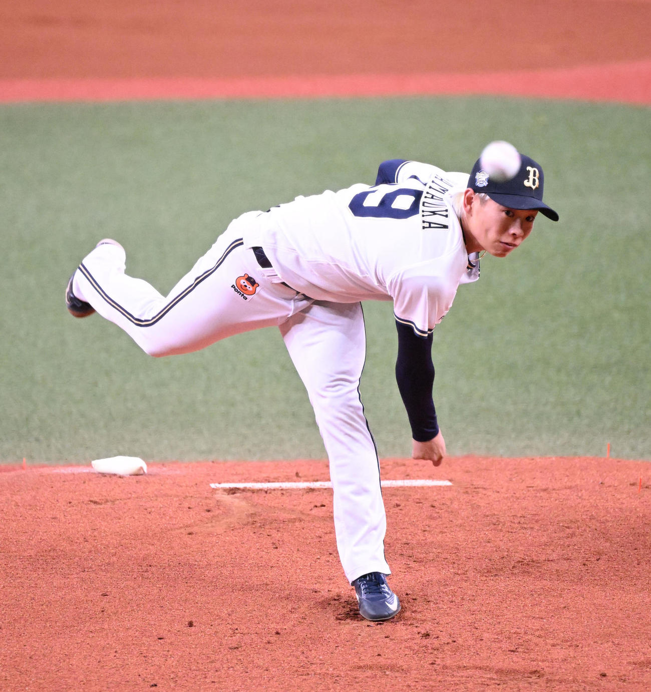 オリックス対巨人　先発するオリックス山岡（撮影・和賀正仁）