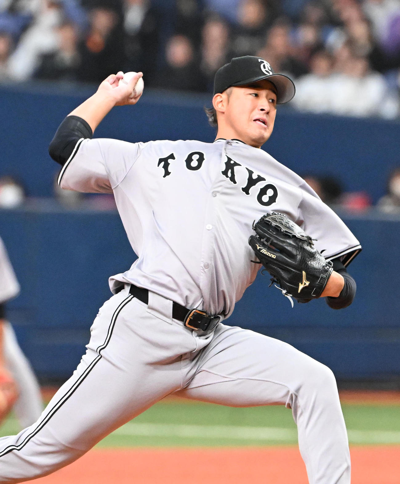 オリックス対巨人　8回裏に登板する巨人堀田（撮影・和賀正仁）