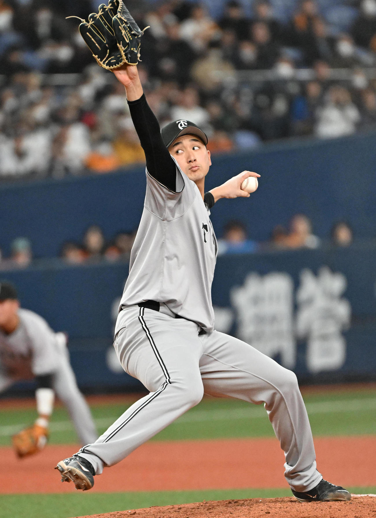 オリックス対巨人　巨人2番手の横川（撮影・石井愛子）