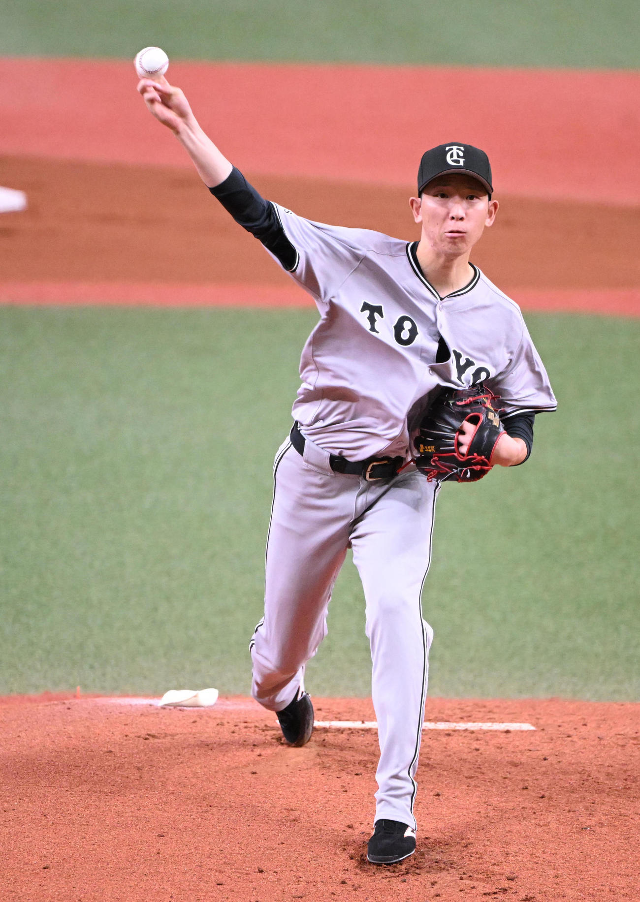オリックス対巨人　先発する巨人戸郷（撮影・和賀正仁）