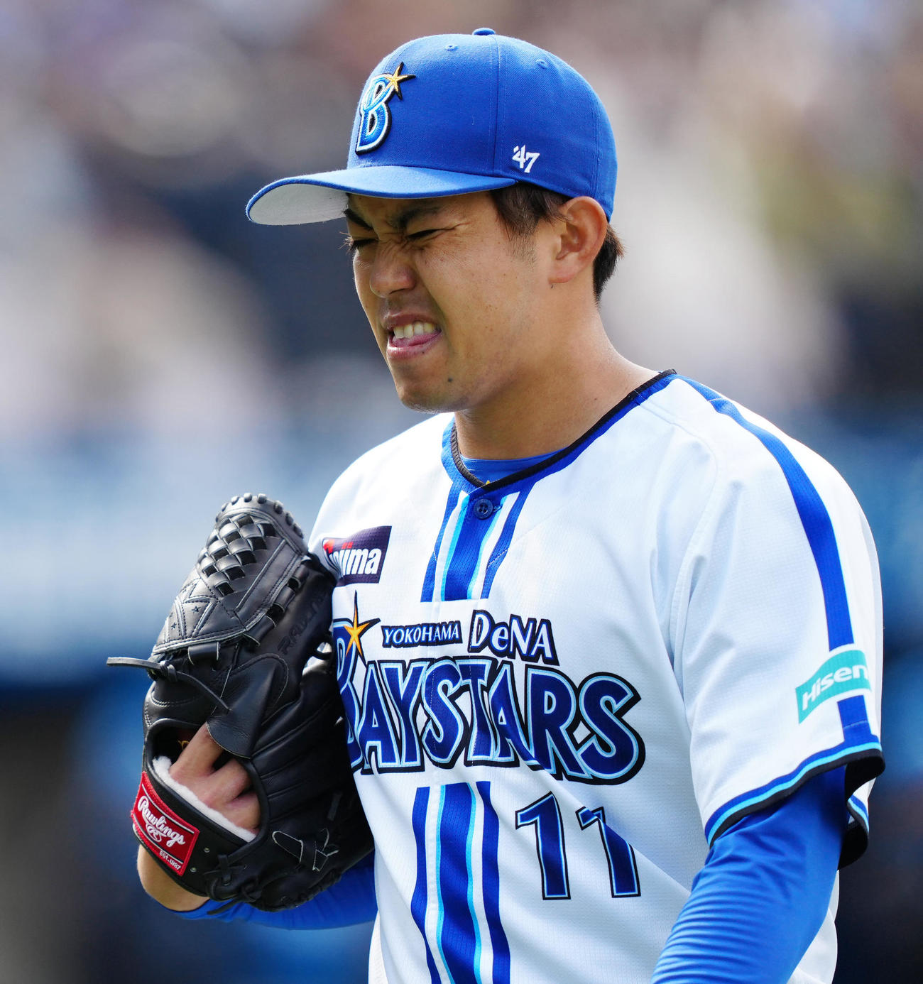 DeNA対日本ハム　2回表終了後、厳しい表情でベンチに引き揚げるDeNA先発の東（撮影・江口和貴）