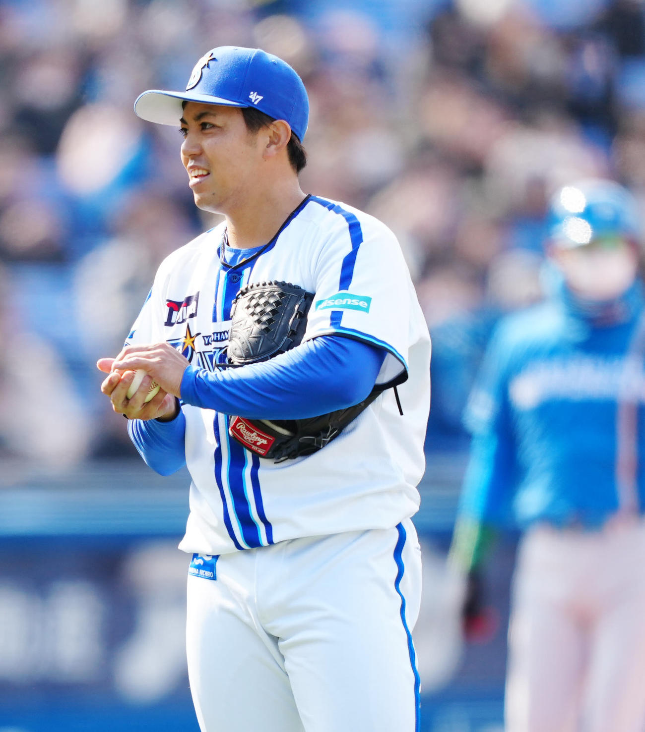 DeNA対日本ハム　4回表日本ハム2死、今川にソロ本塁打を浴びた東（撮影・江口和貴）