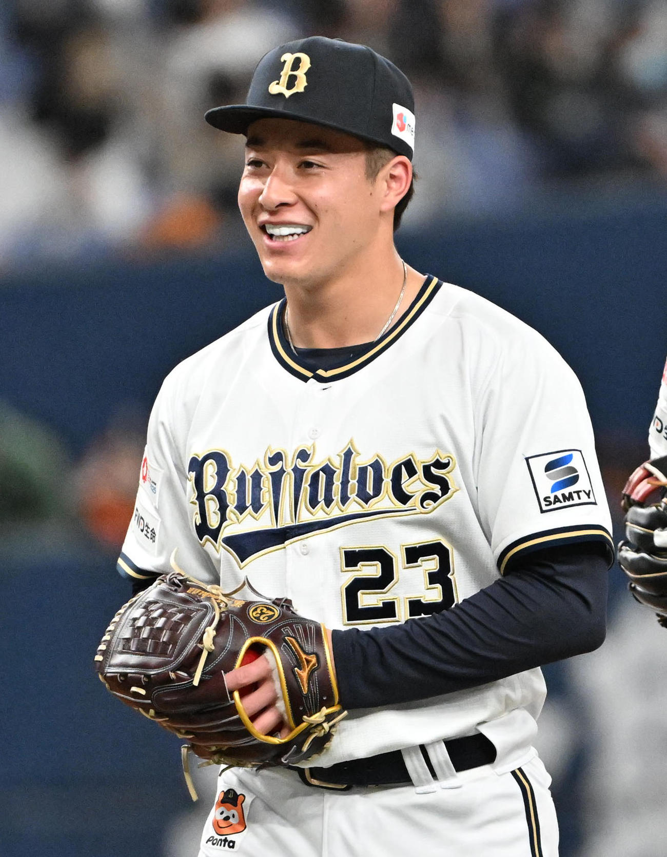 オリックス対巨人　巨人に勝利喜ぶ吉田（撮影・石井愛子）