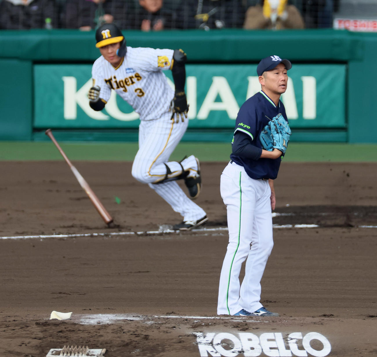 阪神対ヤクルト　1回裏阪神1死二、三塁、石川は大山に左適時打を許し失点（撮影・加藤哉）