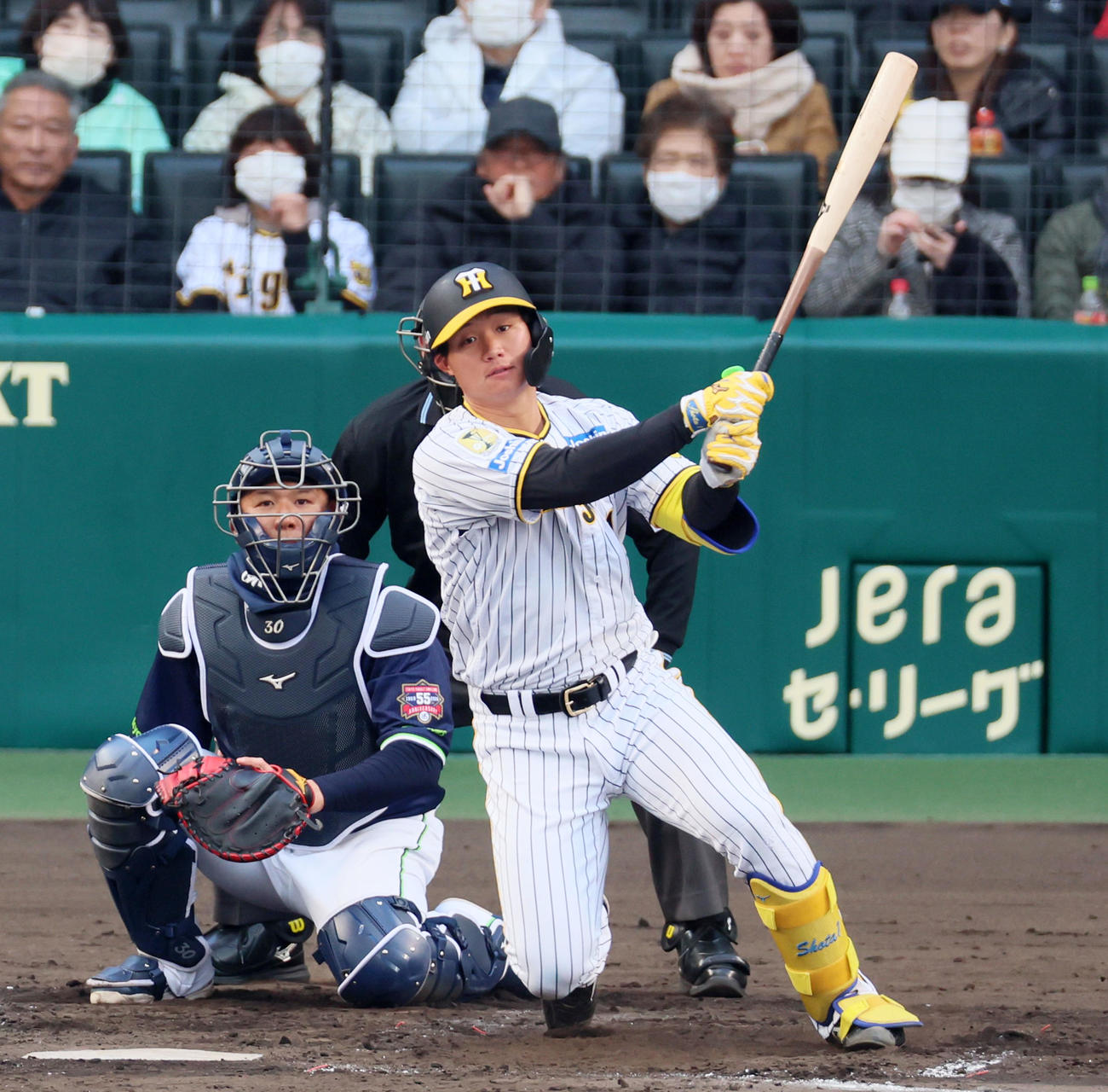 阪神対ヤクルト　3回裏阪神無死二塁、森下は中前打を放つ（撮影・加藤哉）