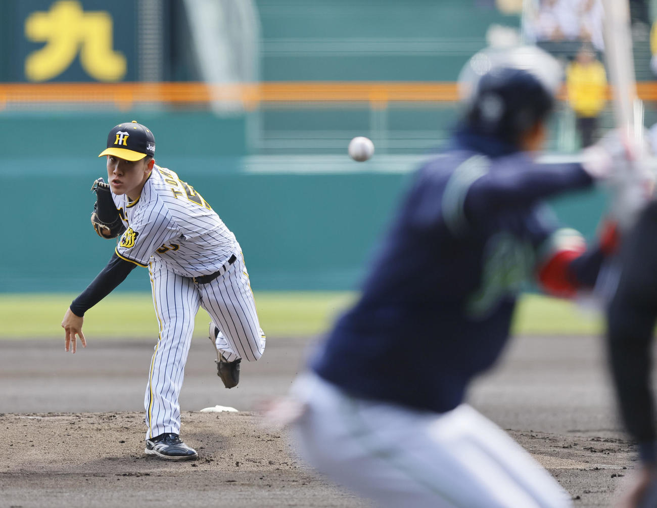 阪神対ヤクルト　ヤクルト戦に先発した阪神富田（撮影・藤尾明華）