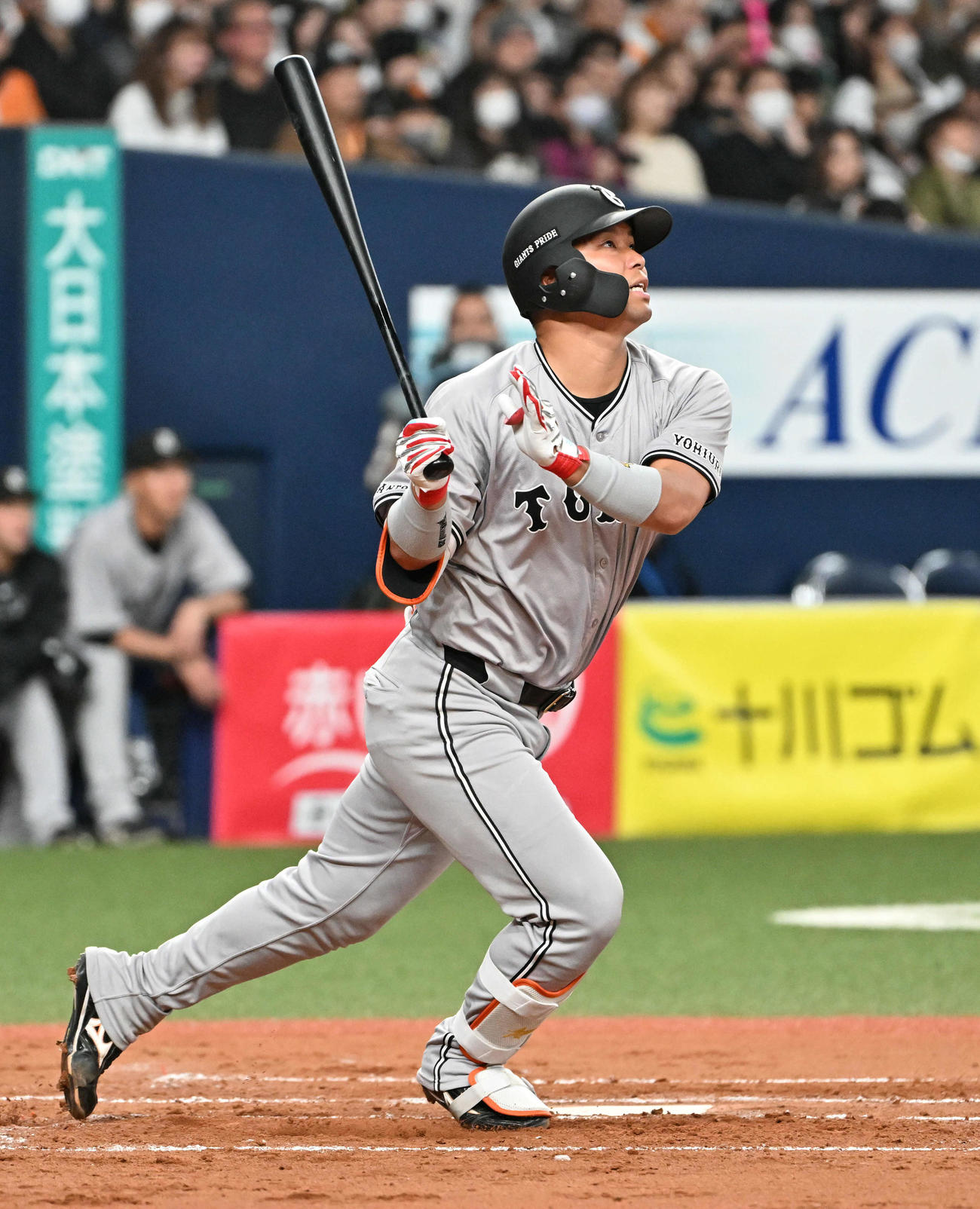 オリックス対巨人　2回表巨人2死一塁、大城卓は右越え2点本塁打を放つ（撮影・石井愛子）