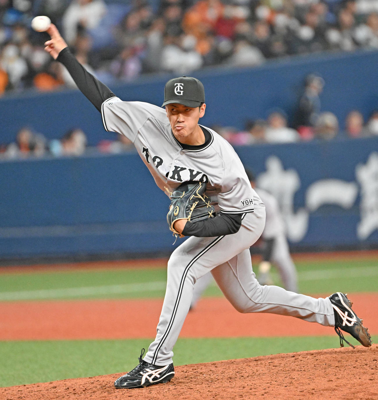 オリックス対巨人　巨人4番手の西舘（撮影・石井愛子）