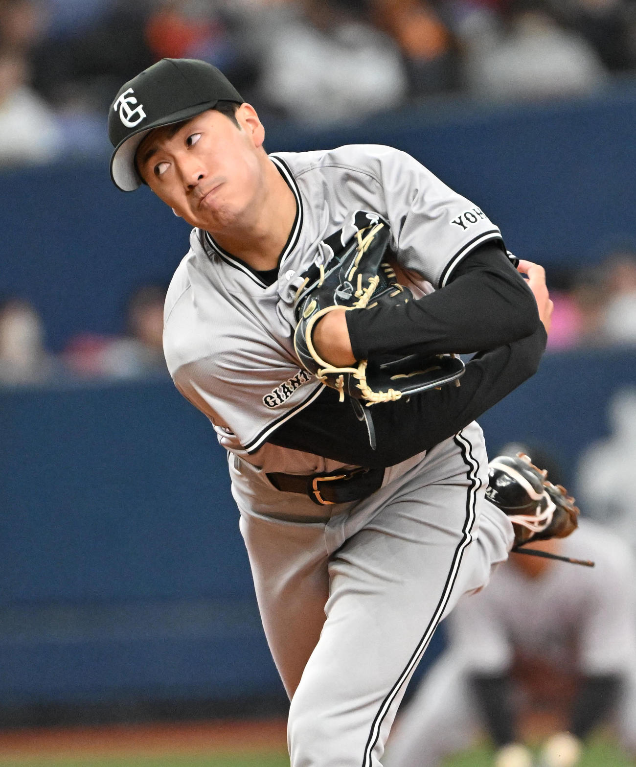 オリックス対巨人　巨人4番手の西舘（撮影・石井愛子）