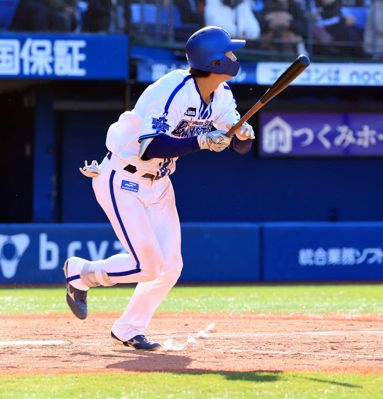 DeNA対西武　8回裏DeNA無死、梶原は左越えソロ本塁打を放つ（撮影・浅見桂子）