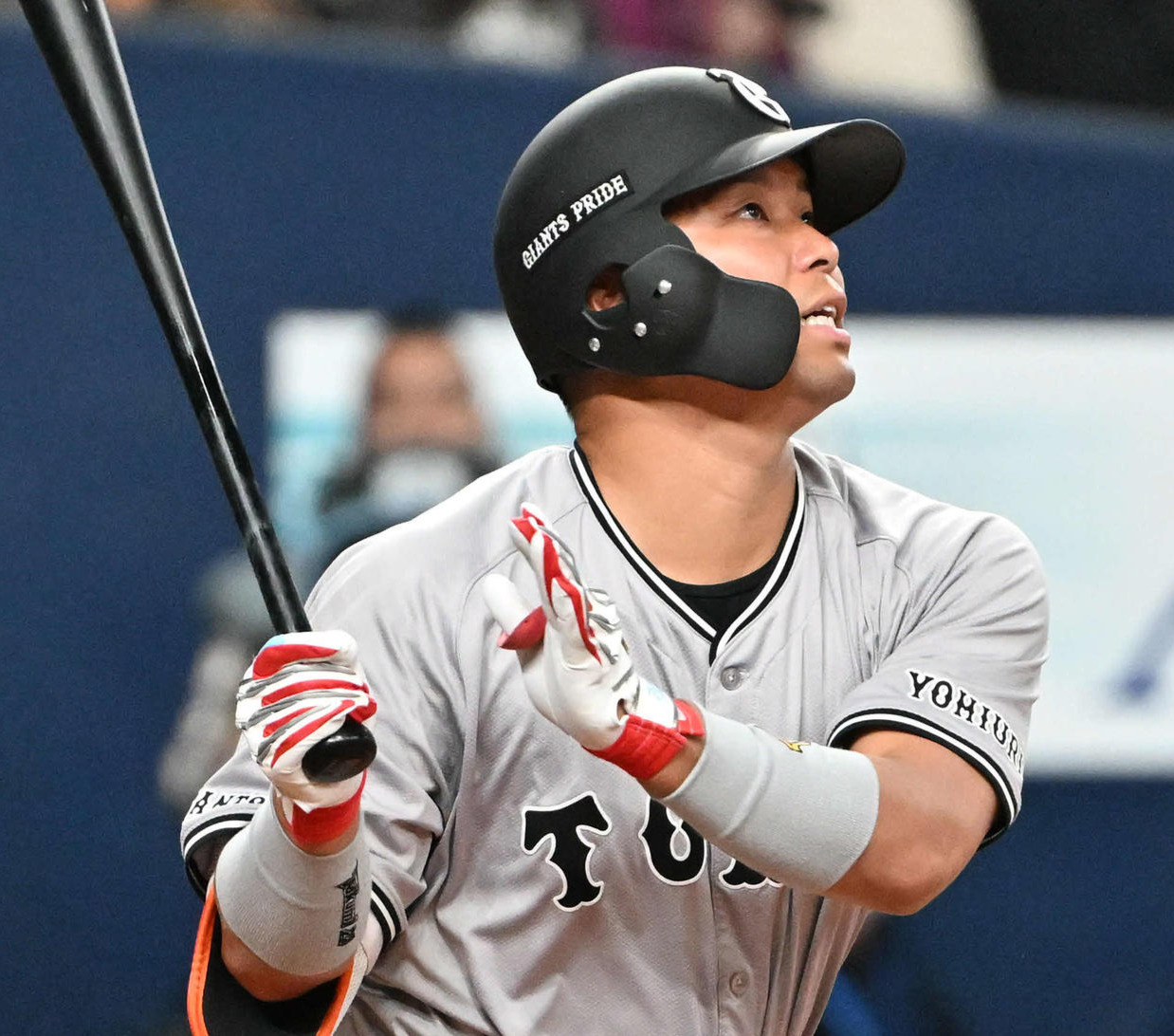 オリックス対巨人　2回表巨人2死一塁、大城卓は右越え2点本塁打を放つ（撮影・石井愛子）