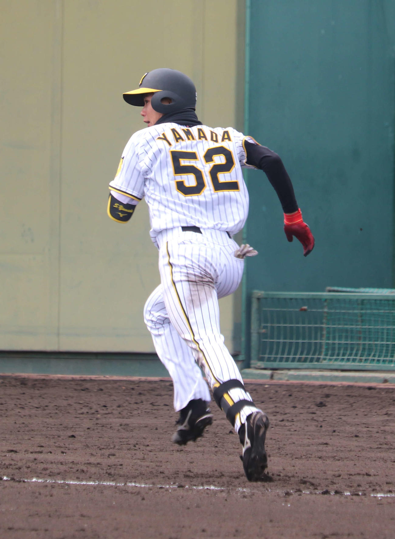 2軍戦で「2番遊撃」でスタメン出場し長打2本を放った山田脩也内野手（18＝仙台育英）（撮影・中島麗）