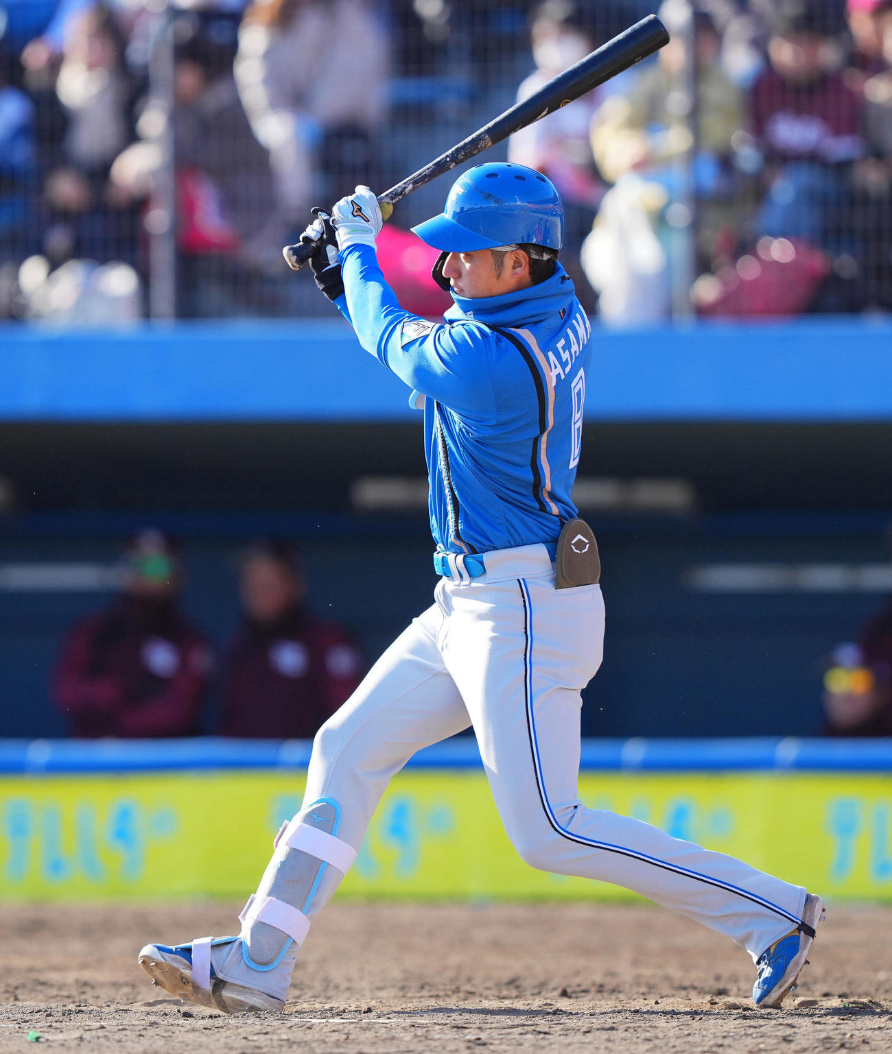 楽天対日本ハム　9回表日本ハム無死一塁、右前打を放つ代打浅間（撮影・垰建太）