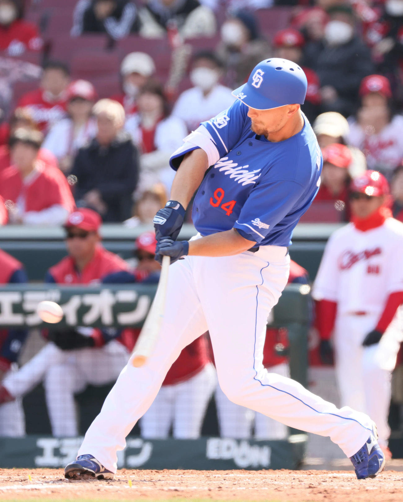 広島対中日　5回表中日2死、ディカーソンは右越え本塁打を放つ（撮影・加藤孝規）