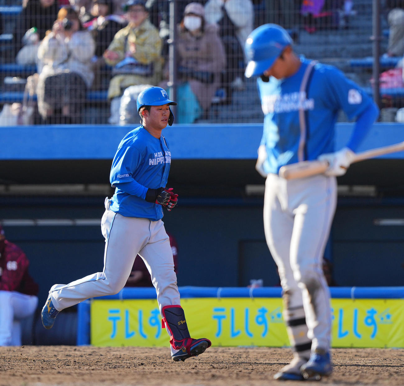 楽天対日本ハム　9回表日本ハム無死、遊ゴロに倒れる代打進藤（左）（撮影・垰建太）
