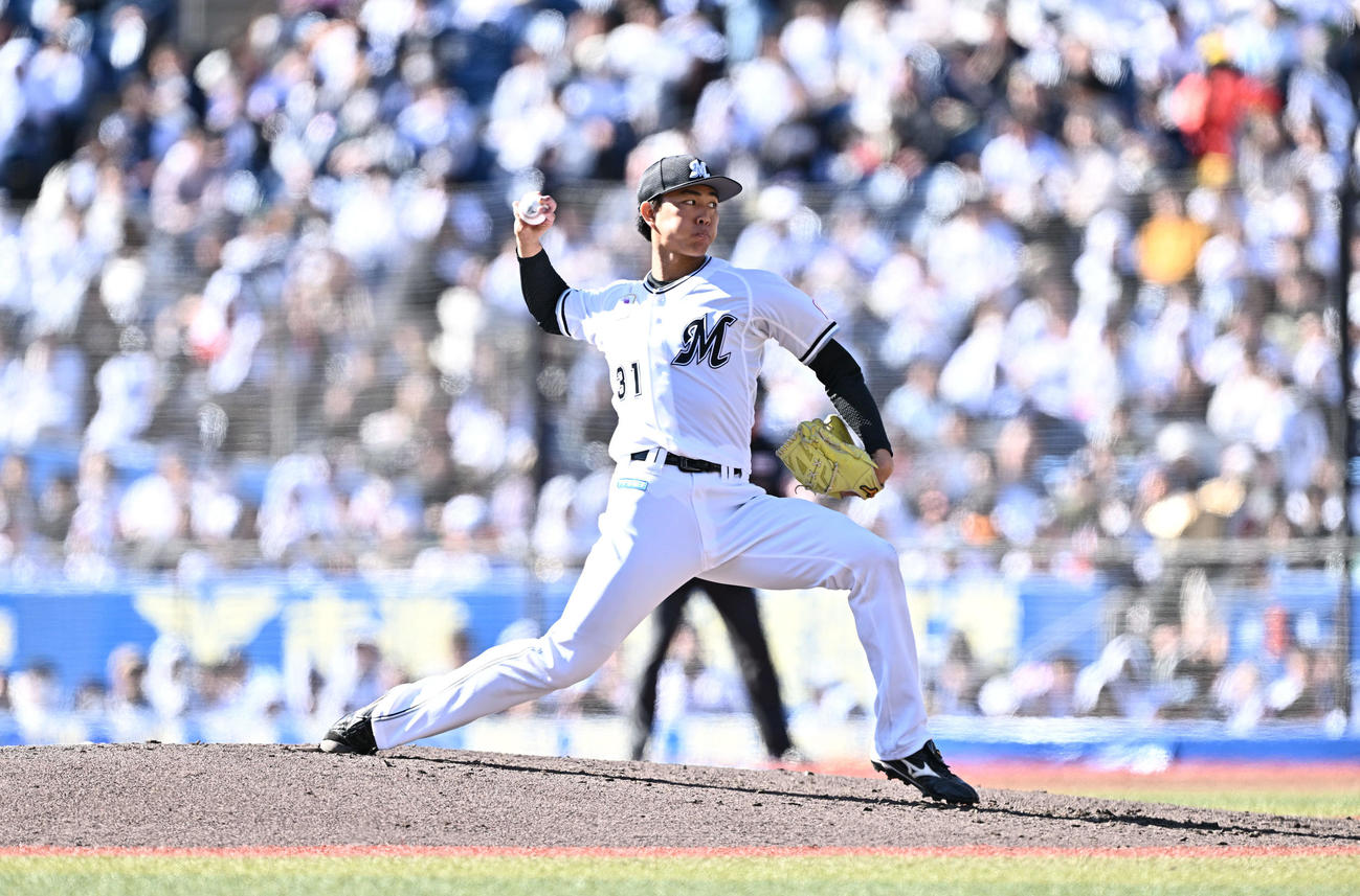 ロッテ対ソフトバンク　5回表、ロッテ3番手で登板する大谷（撮影・滝沢徹郎）