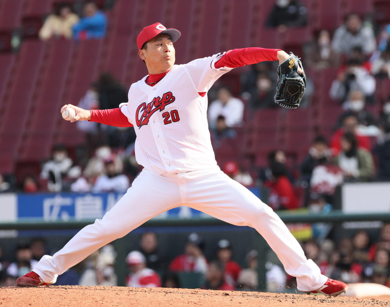 広島対中日　9回表中日、広島6番手の栗林（撮影・加藤孝規）
