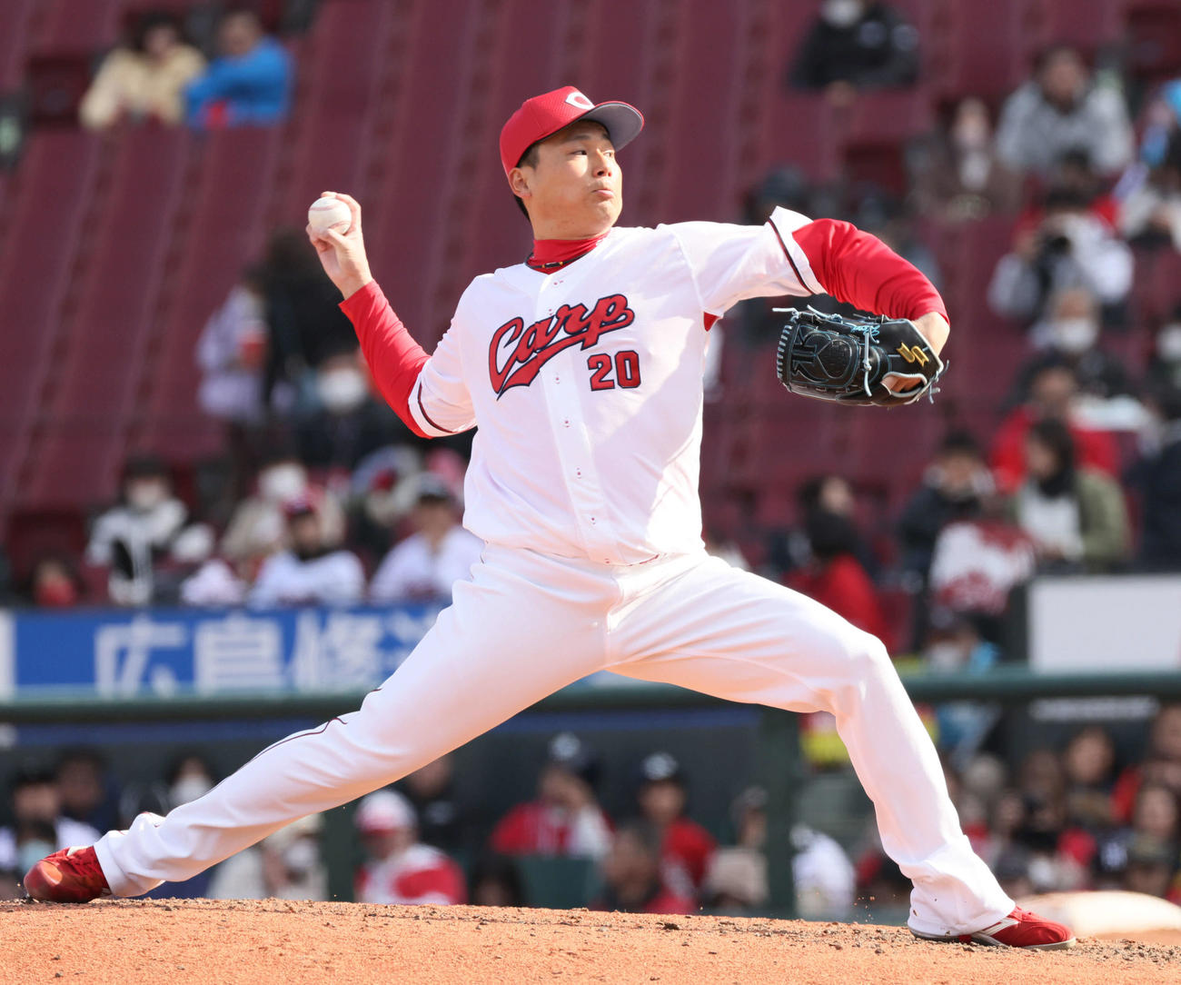 広島対中日　9回表中日、広島6番手の栗林（撮影・加藤孝規）