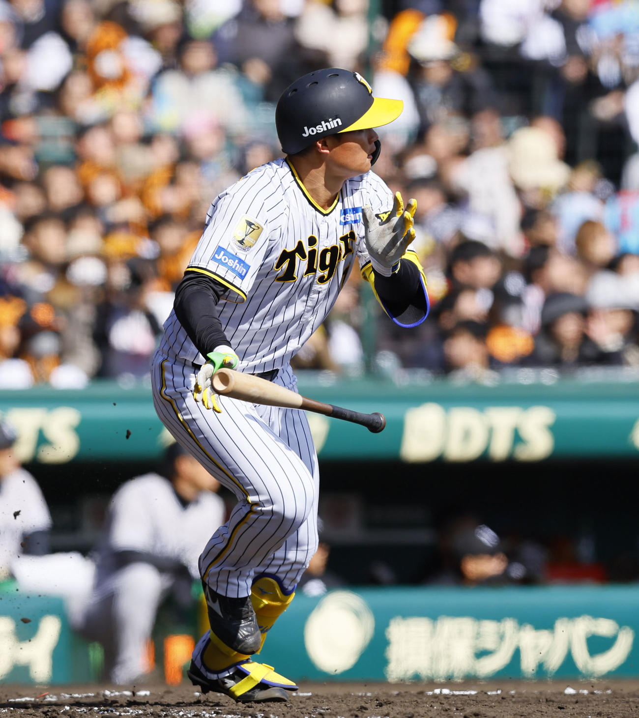 阪神対巨人　4回裏阪神無死、森下は左越えに二塁打を放つ（撮影・藤尾明華）