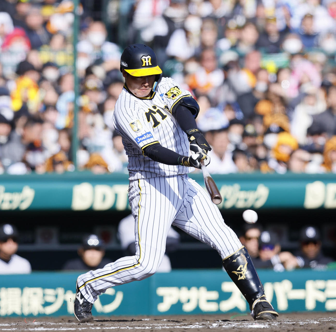 阪神対巨人　7回裏阪神1死一、二塁、大山は左前に適時打を放つ（撮影・藤尾明華）