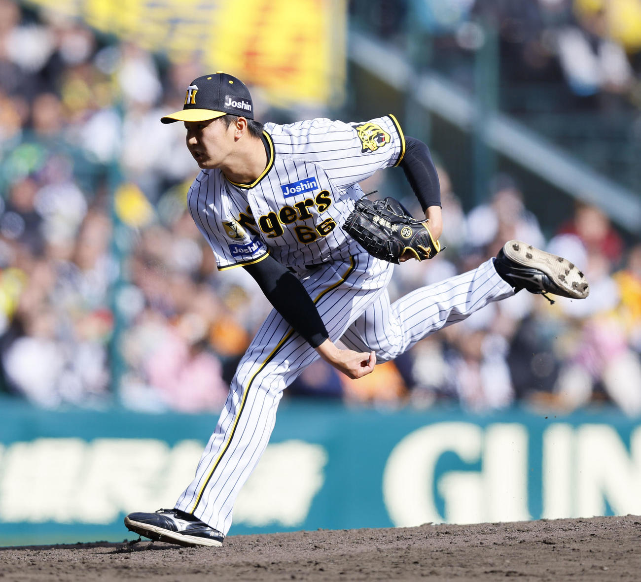阪神対巨人　7回、5番で登板した阪神津田（撮影・藤尾明華）