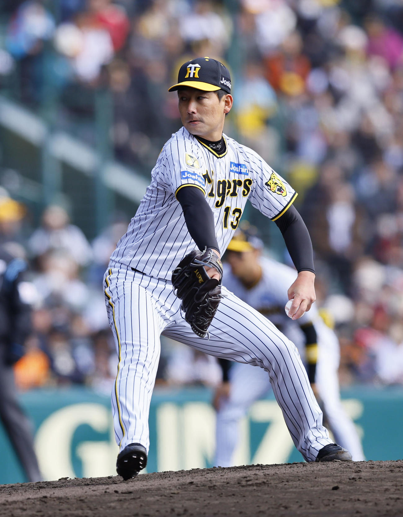 阪神対巨人　3回、2番手で登板した阪神岩崎（撮影・藤尾明華）