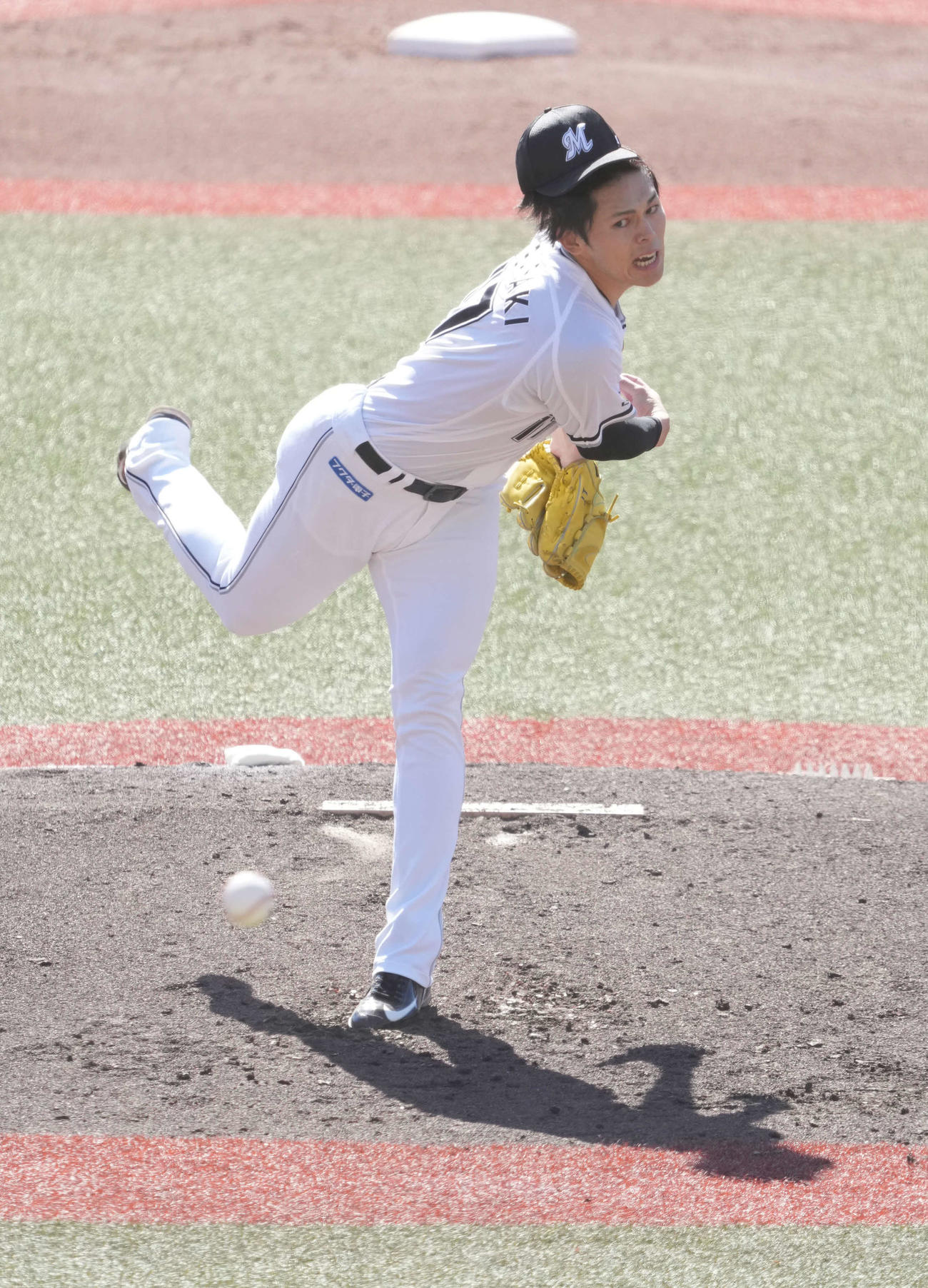 ロッテ対ソフトバンク　力投するロッテ先発の佐々木（撮影・小沢裕）