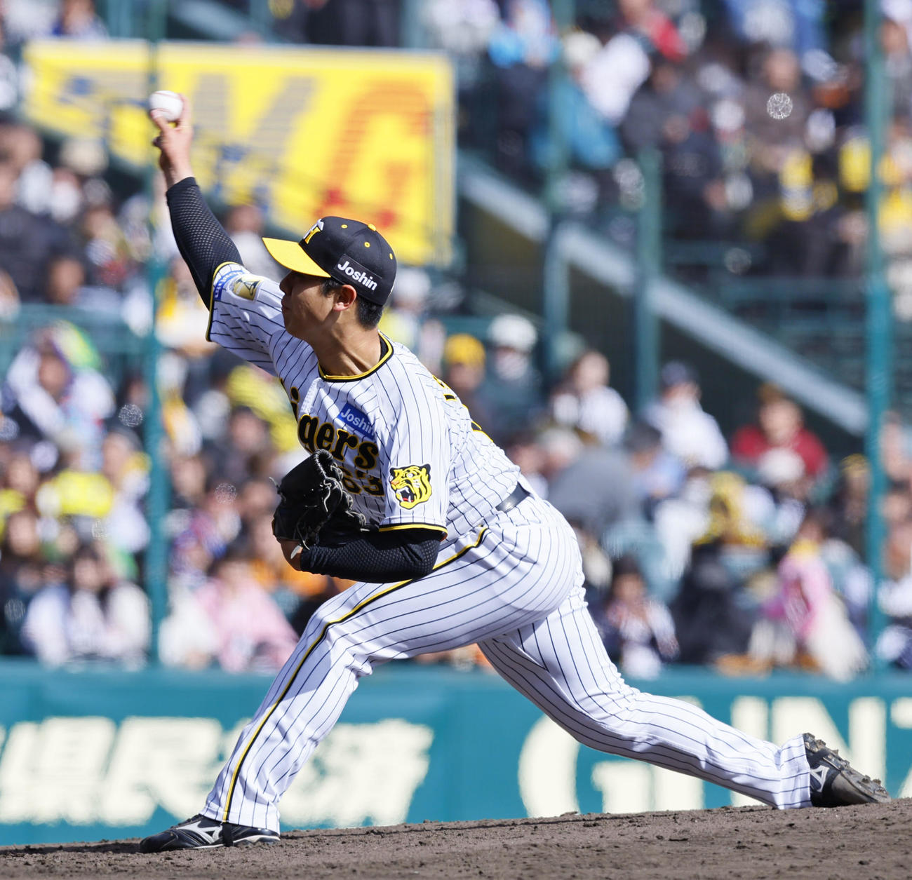 阪神対巨人　6回、4番手で登板した阪神石黒（撮影・藤尾明華）