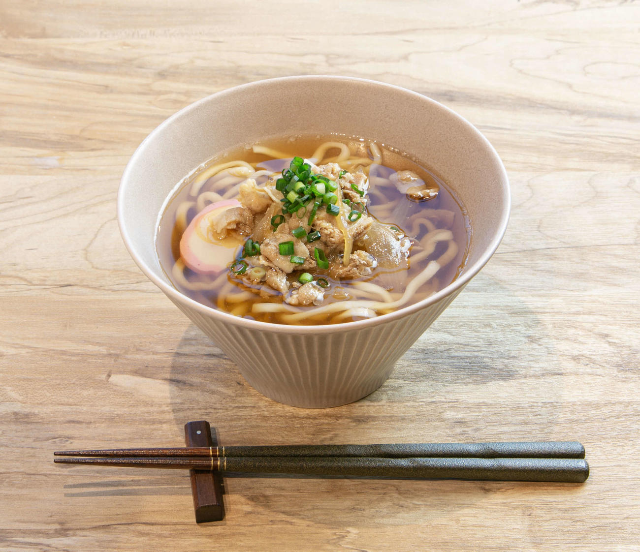 野村佑希選手のJuicy（ジューシー）肉うどん（C）H.N.F