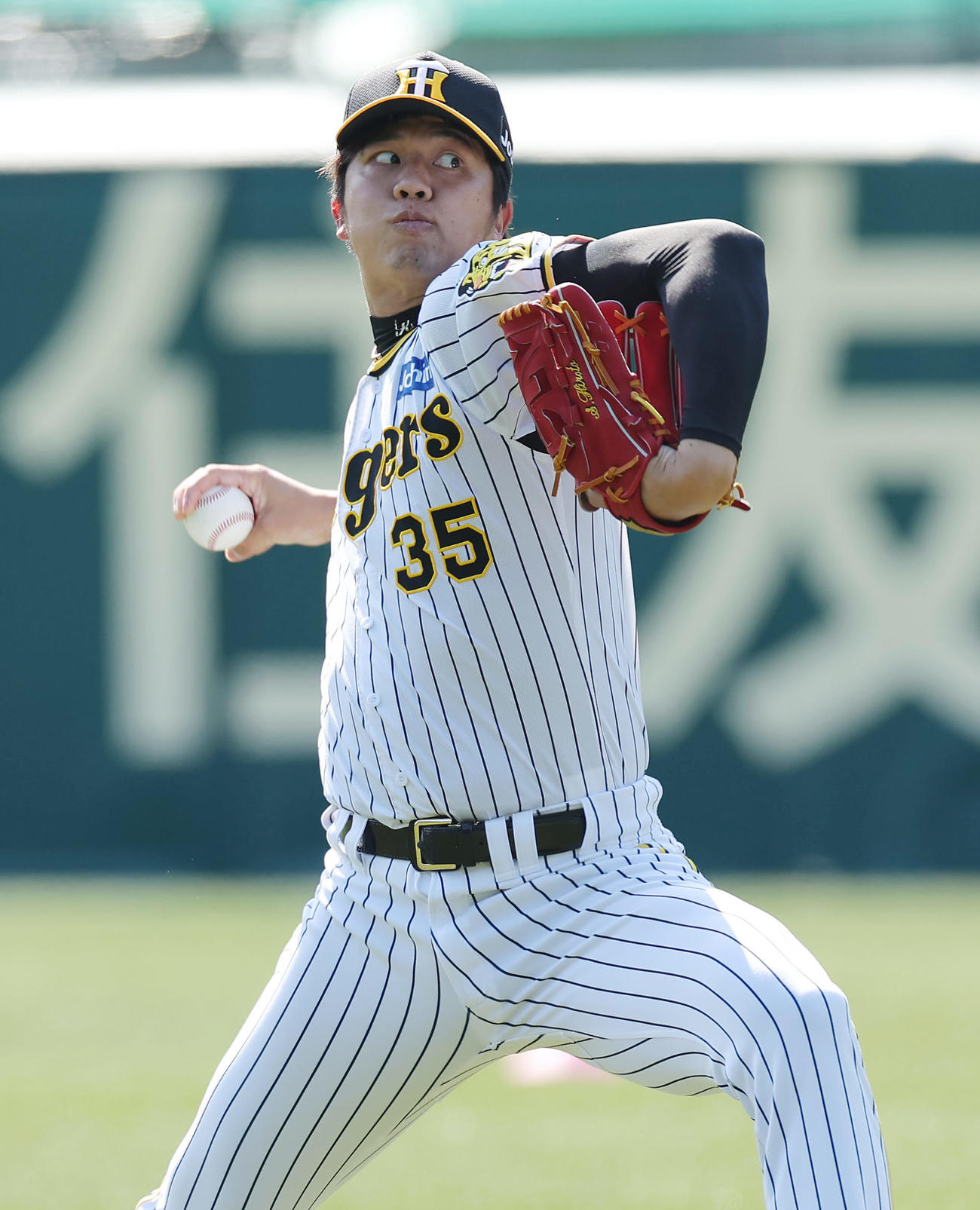 キャッチボールする阪神才木（撮影・前田充）