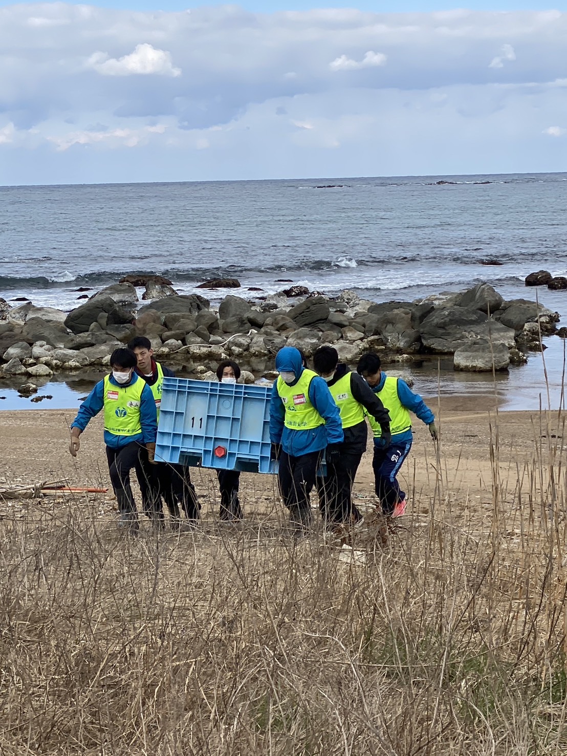 能登半島地震が発生した被災地で支援活動に取り組む大体大生（大学提供）