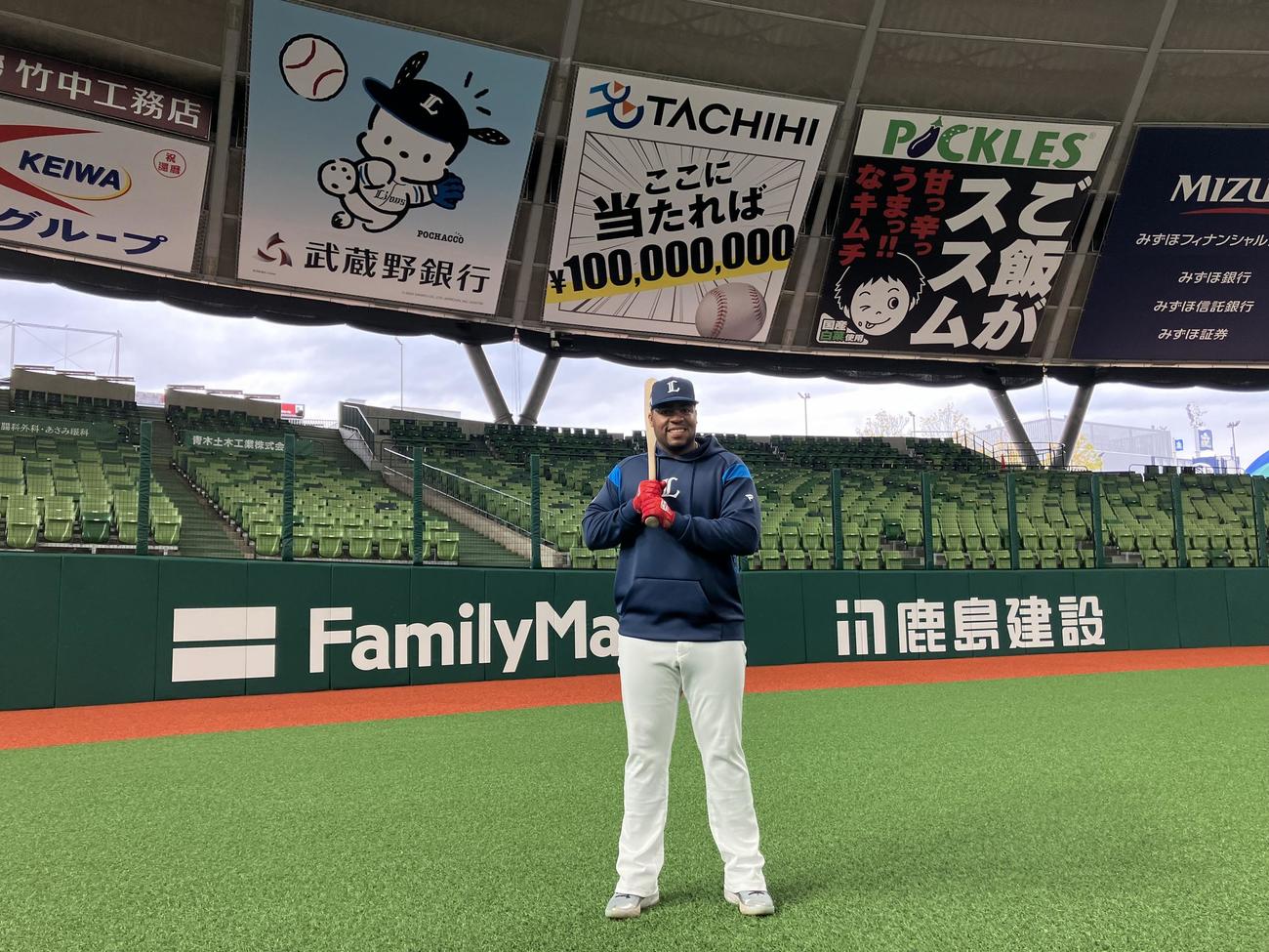 「1億円ゲット弾」に意欲を見せる西武ヘスス・アギラー内野手（球団提供）