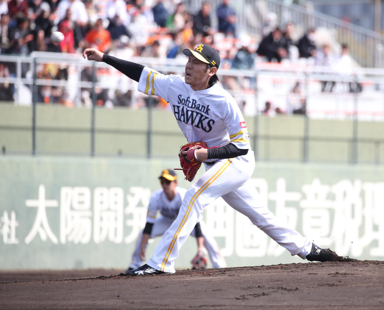 ソフトバンク対巨人　ソフトバンク先発の石川（撮影・冨田成美）