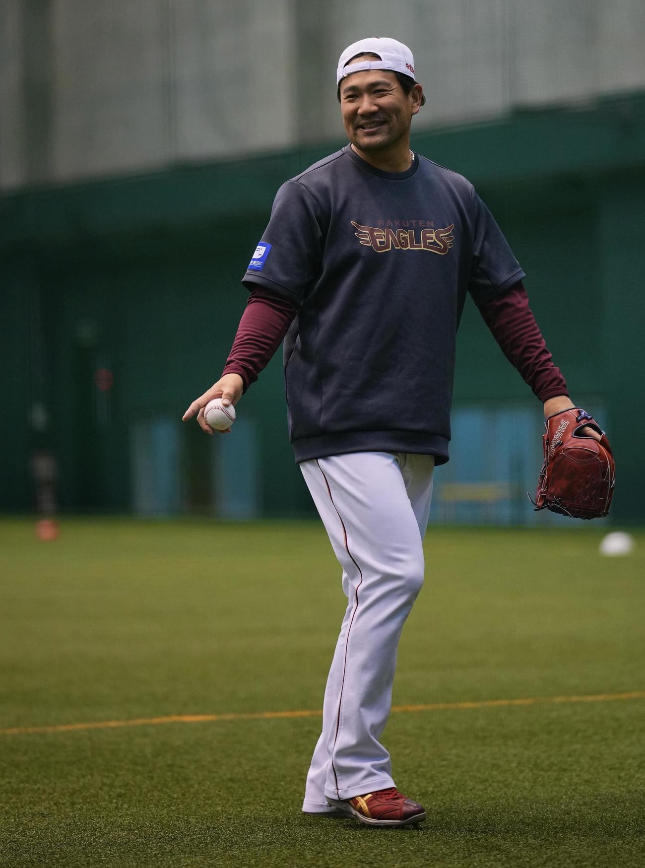 楽天対オリックス　リラックスした表情で練習に臨む楽天田中将（撮影・垰建太）