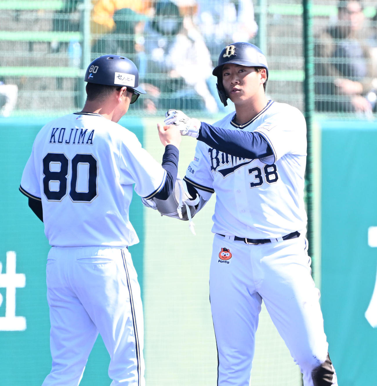 オリックス来田（右）（2024年2月17日撮影）