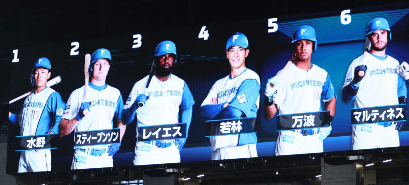 日本ハム対広島　4番二塁で先発出場する日本ハム若林（撮影・佐藤翔太）