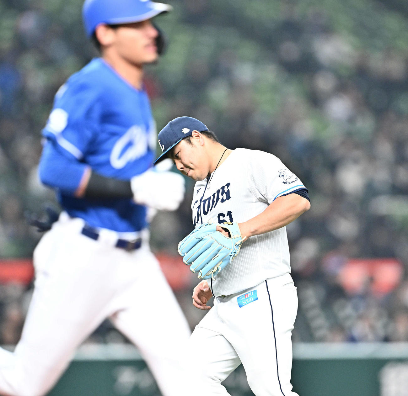 西武対中日　5回表中日2死、平良はロドリゲスを一ゴロに打ち取る（撮影・滝沢徹郎）