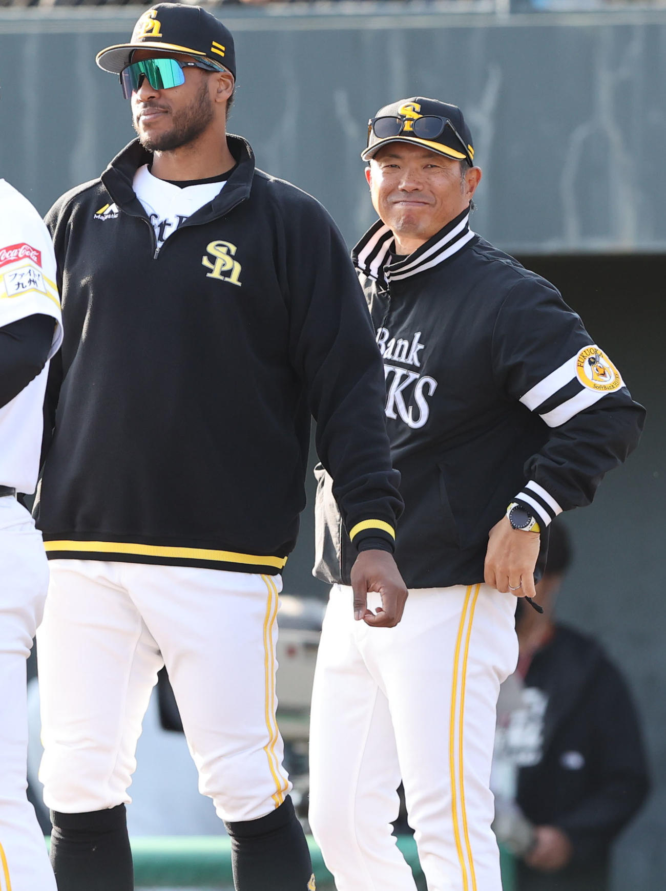 ソフトバンク対巨人　逆転2ランを放ったウォーカーに笑顔を向ける小久保監督（撮影・梅根麻紀）