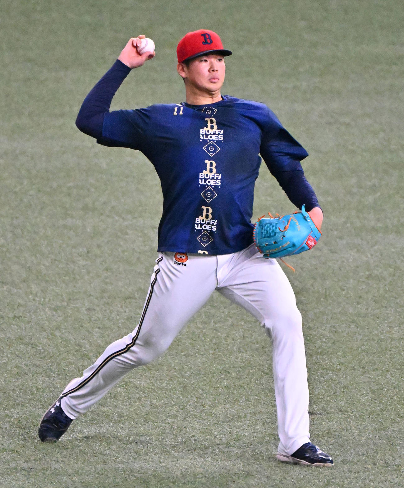 キャッチボールをするオリックス山下（2024年3月9日撮影）
