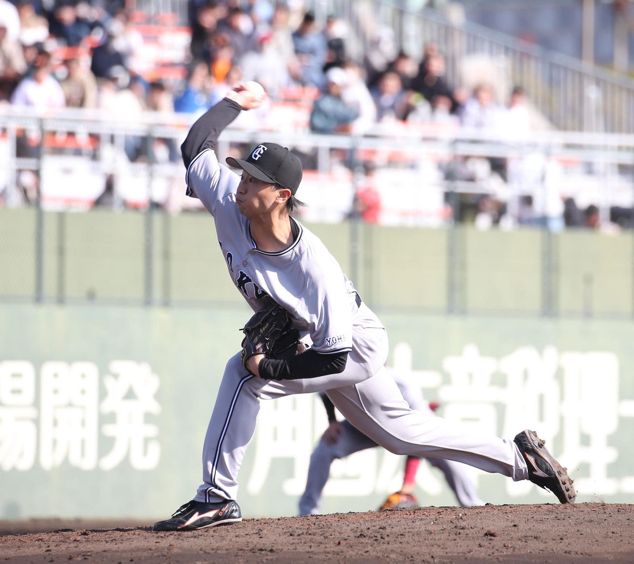 ソフトバンク対巨人　6回に巨人2番手として登板した直江（撮影・冨田成美）