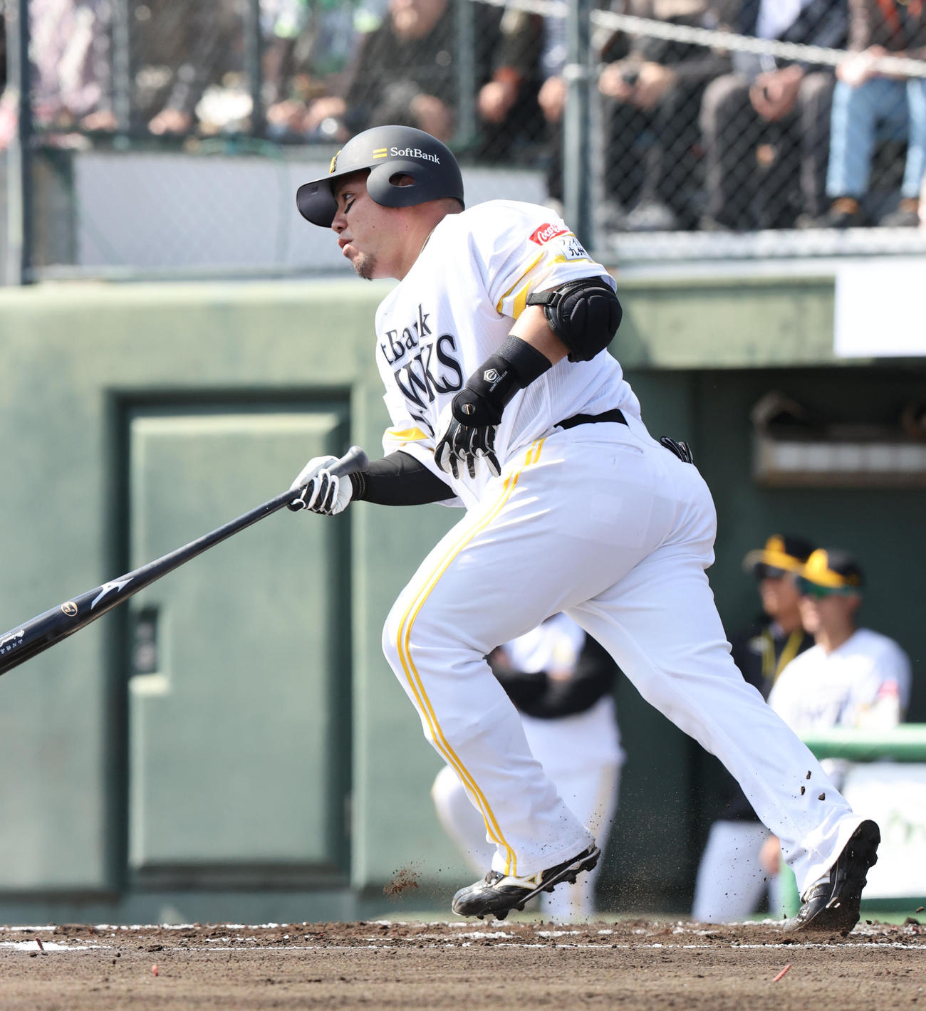 ソフトバンク対巨人　1回裏ソフトバンク2死二塁、山川は中前に先制適時打を放つ（撮影・梅根麻紀）