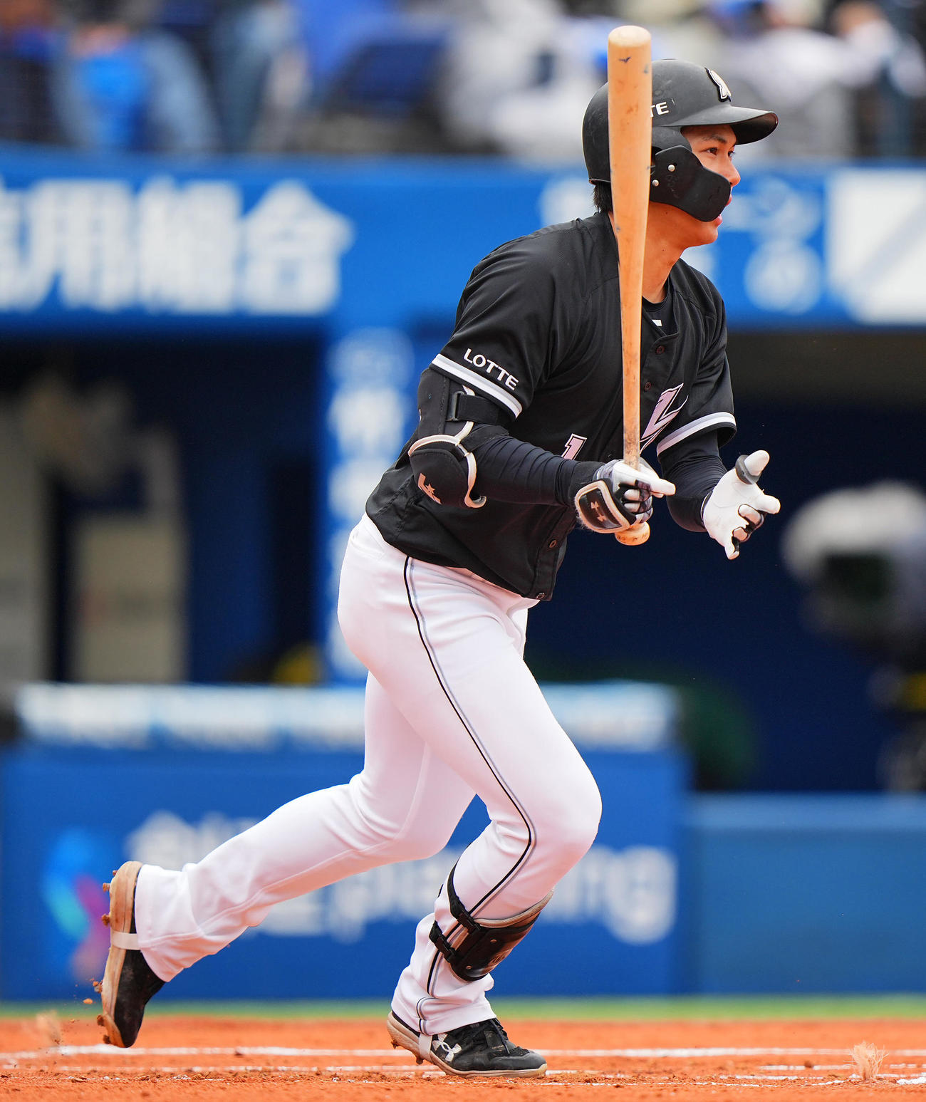 6日DeNA戦の1回表、右前打を放つ藤原恭大