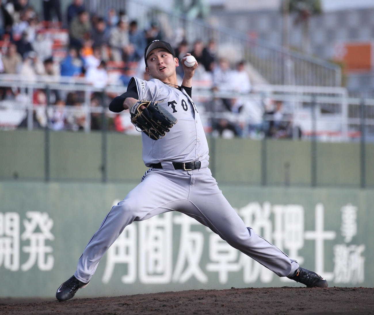 ソフトバンク対巨人　7回に巨人3番手として登板した横川（撮影・冨田成美）
