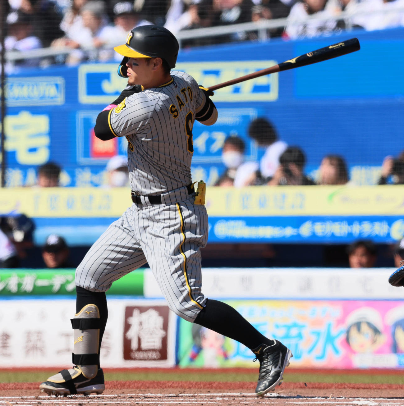 ロッテ対阪神　2回表阪神1死、佐藤輝は二ゴロに終わる（撮影・加藤哉）