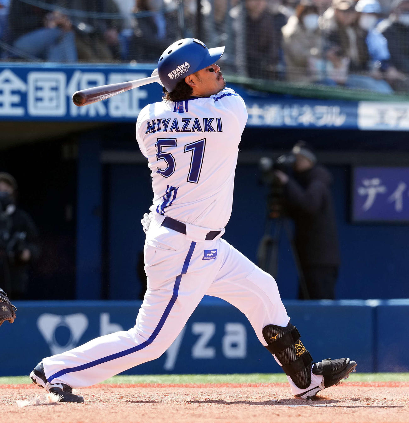 DeNA対ヤクルト　3回裏DeNA2死、ソロ本塁打を放つ宮崎（撮影・たえ見朱実）