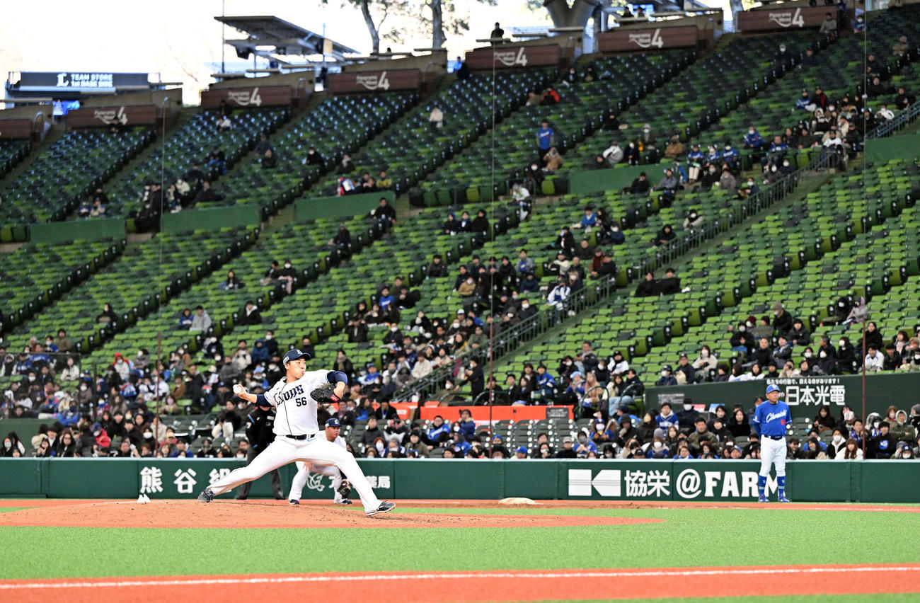 西武対中日　9回表、西武4番手で試合を締めた宮沢（撮影・滝沢徹郎）