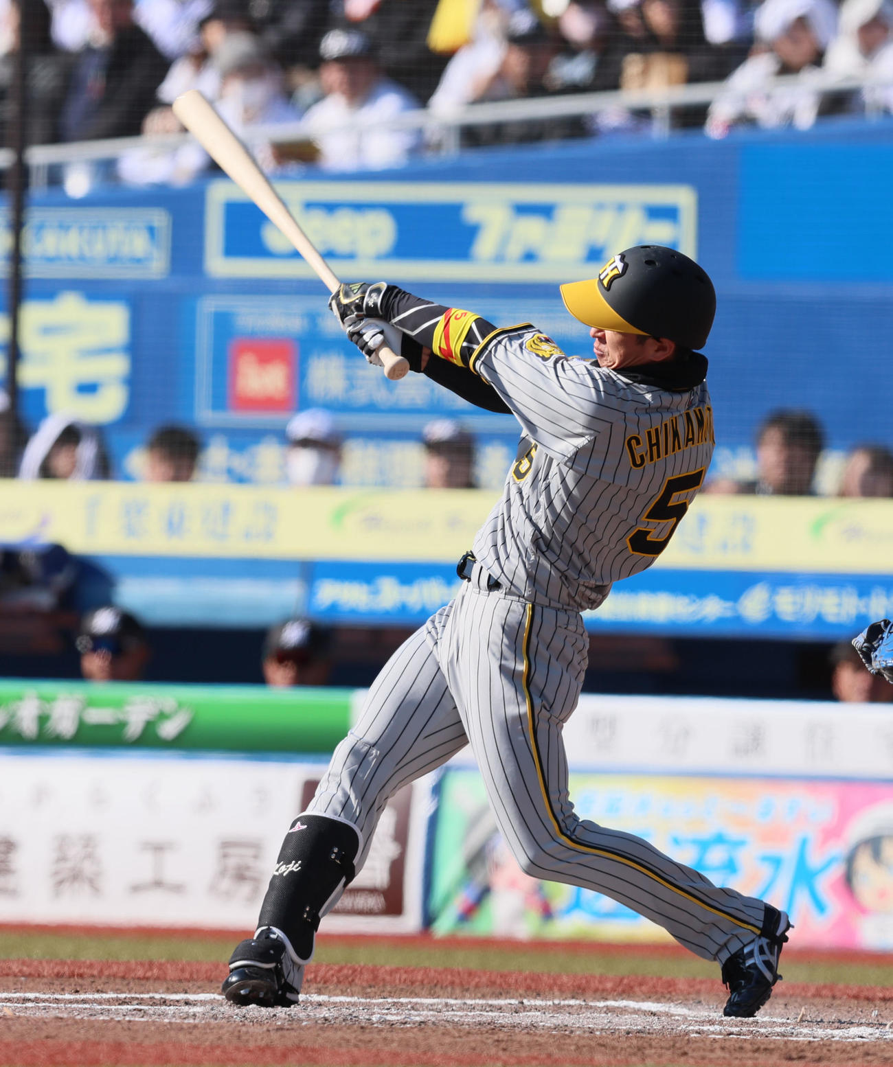 ロッテ対阪神　7回表阪神2死三塁、近本は右適時打を放つ（撮影・加藤哉）