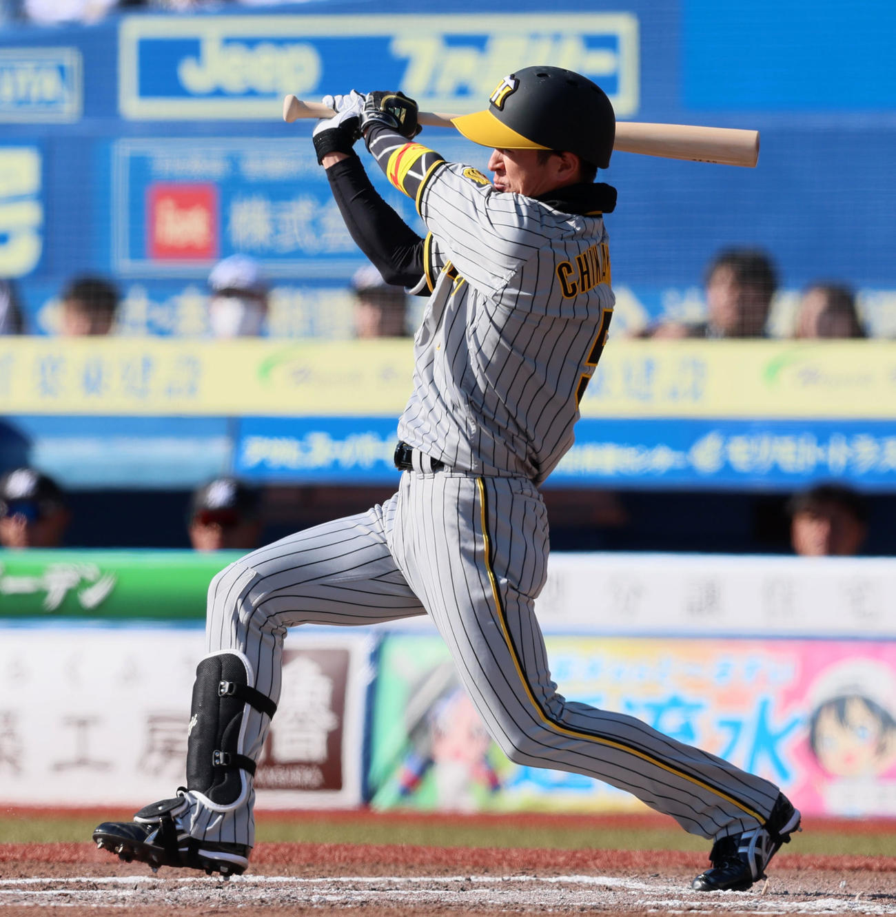 ロッテ対阪神　7回表阪神2死三塁、近本は右適時打を放つ（撮影・加藤哉）