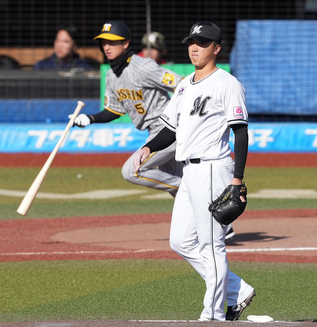 ロッテ対阪神　7回表阪神2死三塁、近本に右前適時打を浴びる田中晴（撮影・鈴木みどり）